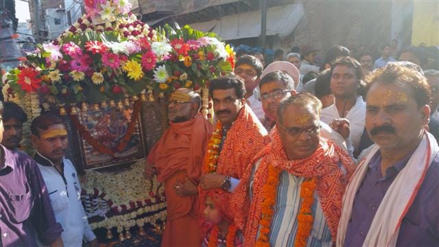 Murli Manohar Thakur sedan devotees visit Jume