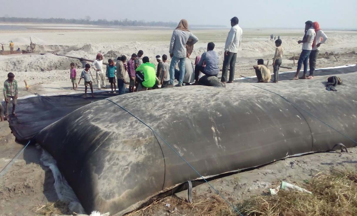 Geo tube marginal working on building dams