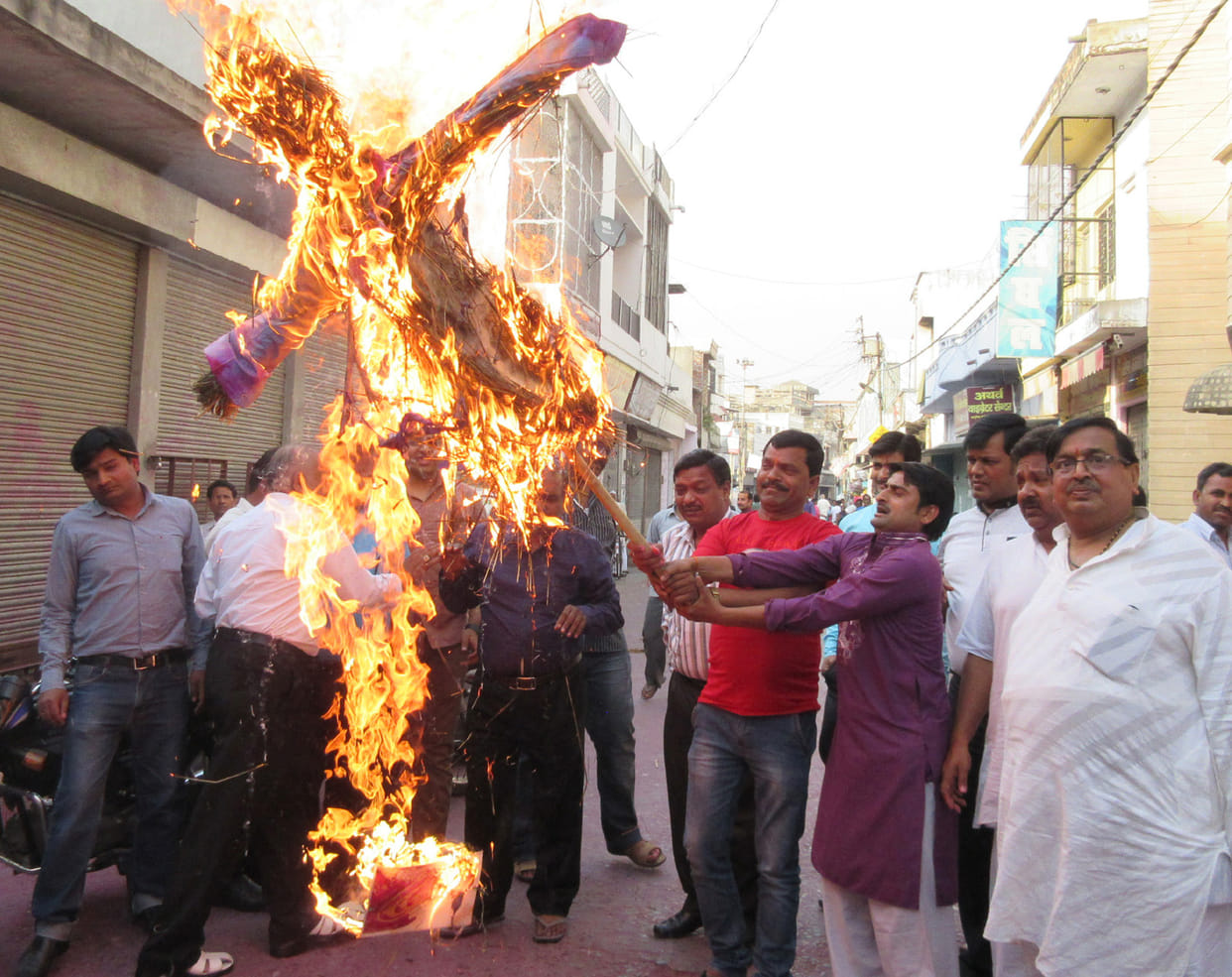 Bullion blew finance minister's effigy