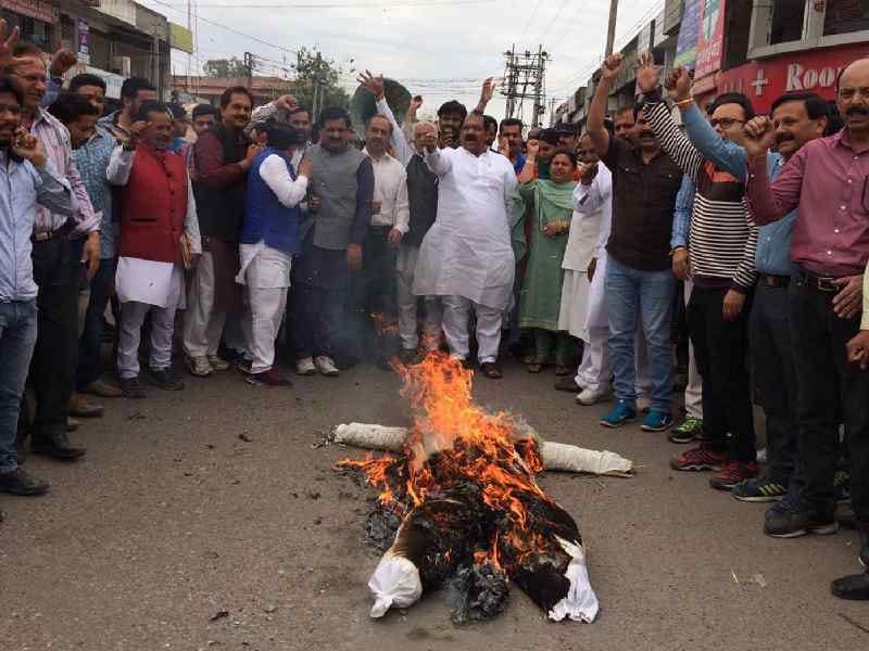 protest, congress lader, shashi thrur, pathankot