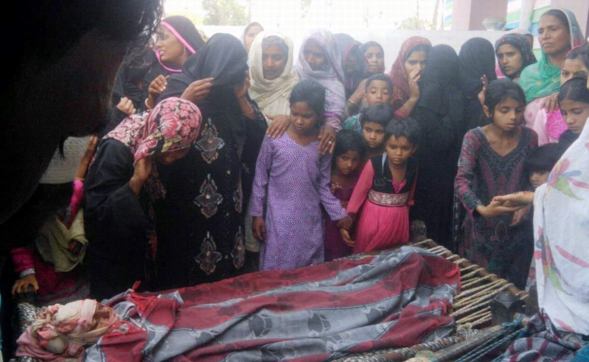 Painful tragedy: tractor trolley upturned, three killed.