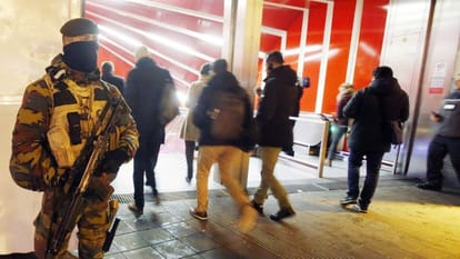 How could you safe your life during terrorist attack situation
