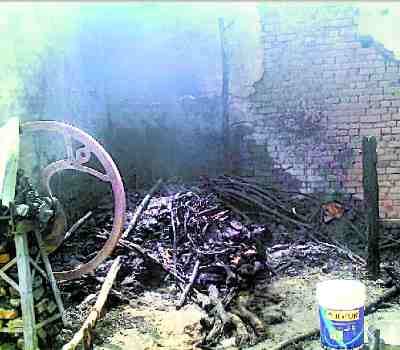 Fire burns daughter alive