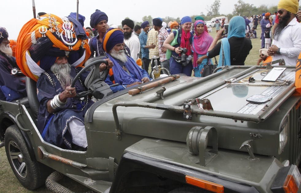 nihang sikhs shown amazing stunts in Hola Mohalla