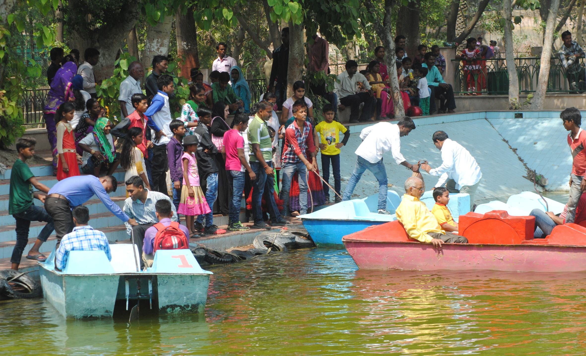  People in lucknow zoo.