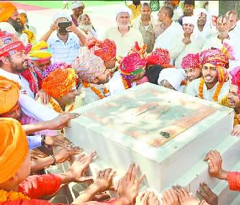 Nagapana  Festival end between colored showers 