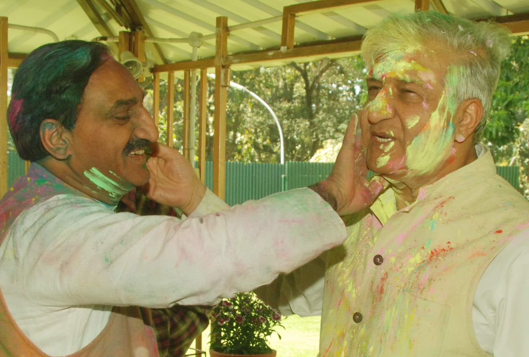 holi celebration in uttarakhand politics.