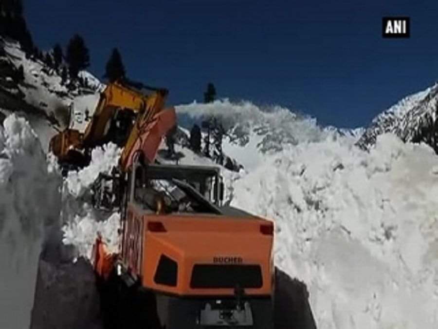  बर्फबारी