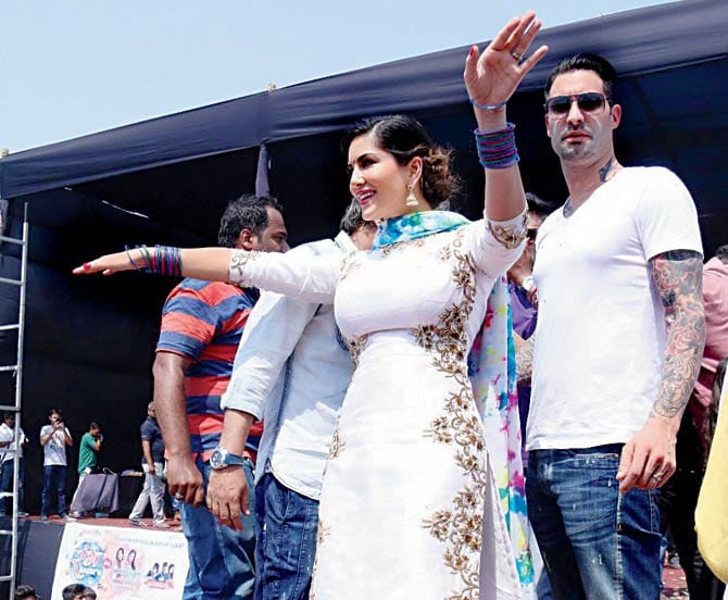 Sunny Leone slaps journalist for asking her rate