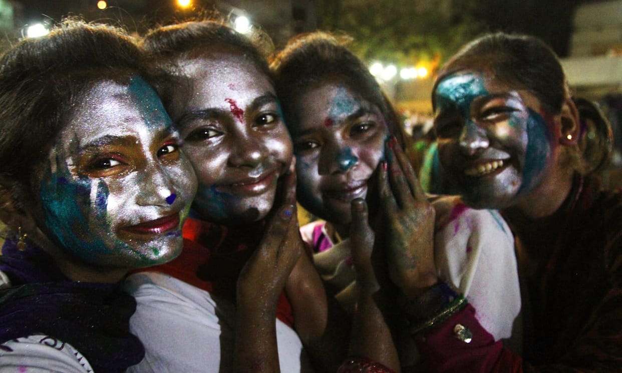 use precaution in this holi festival chemical mix colour will harmful