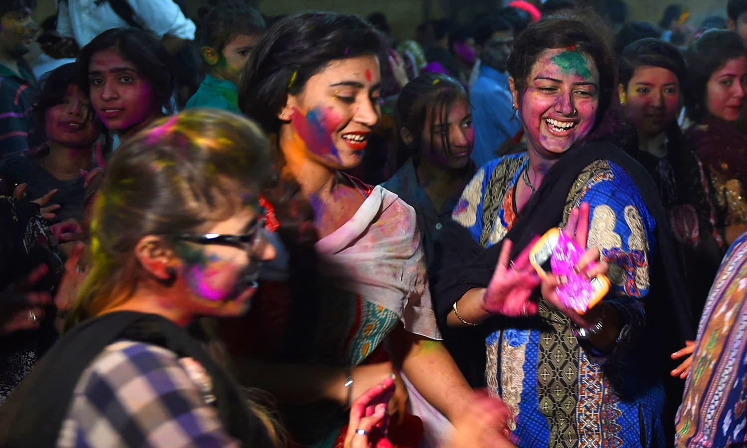 Holi 2019 tips for skil allergy disease in hindi