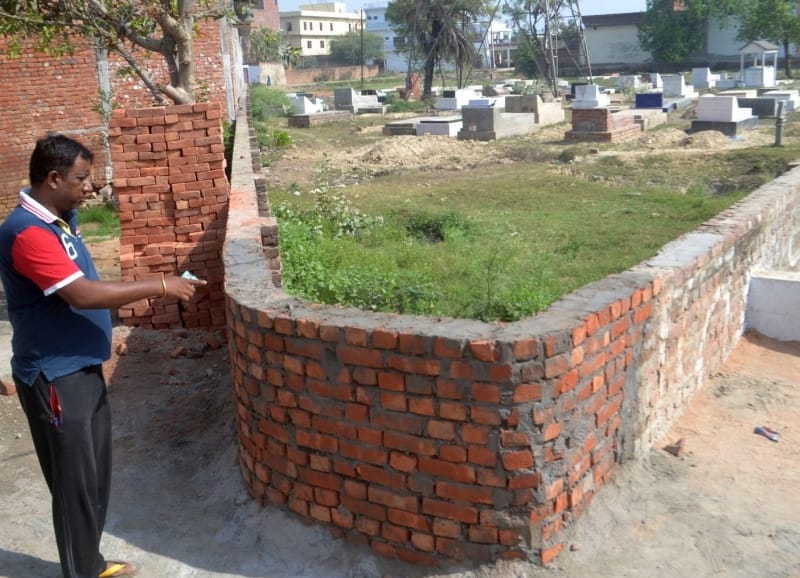 Try to capture the cemetery wall smashed