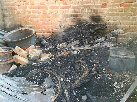 5 houses caught fire