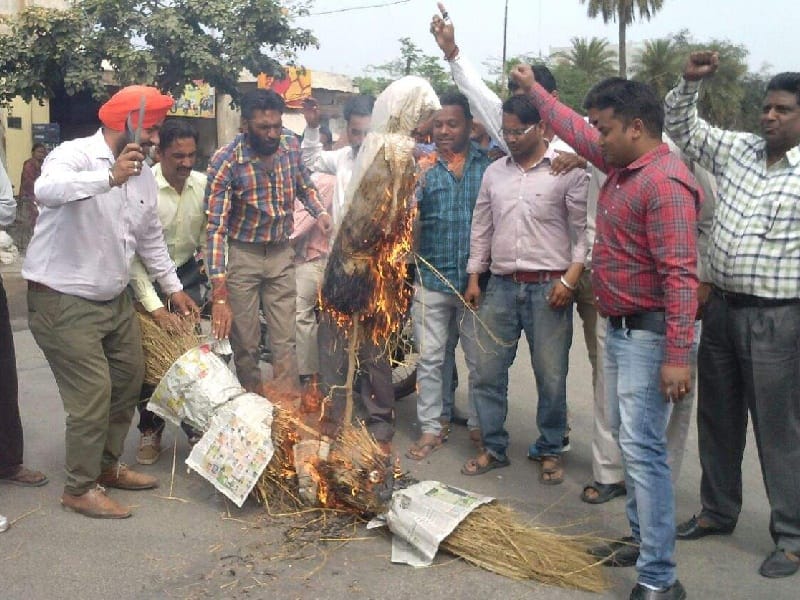  Congress leader Shashi Tharoor, performance Patiala, burnt effigies, Patiala