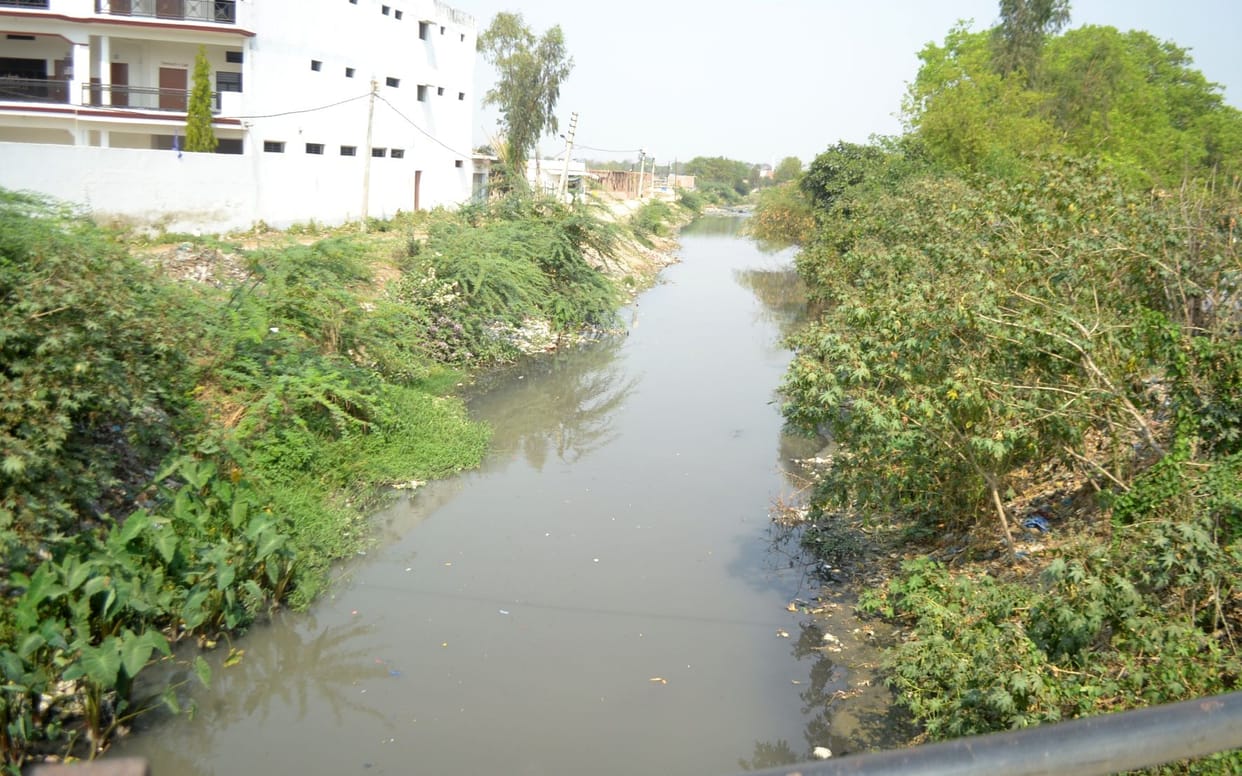 gas ejected from the Jamuria drain