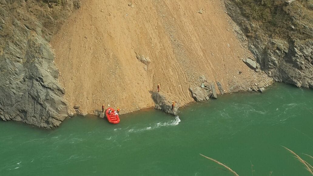  SDRF car falls into river, one death, three missing.