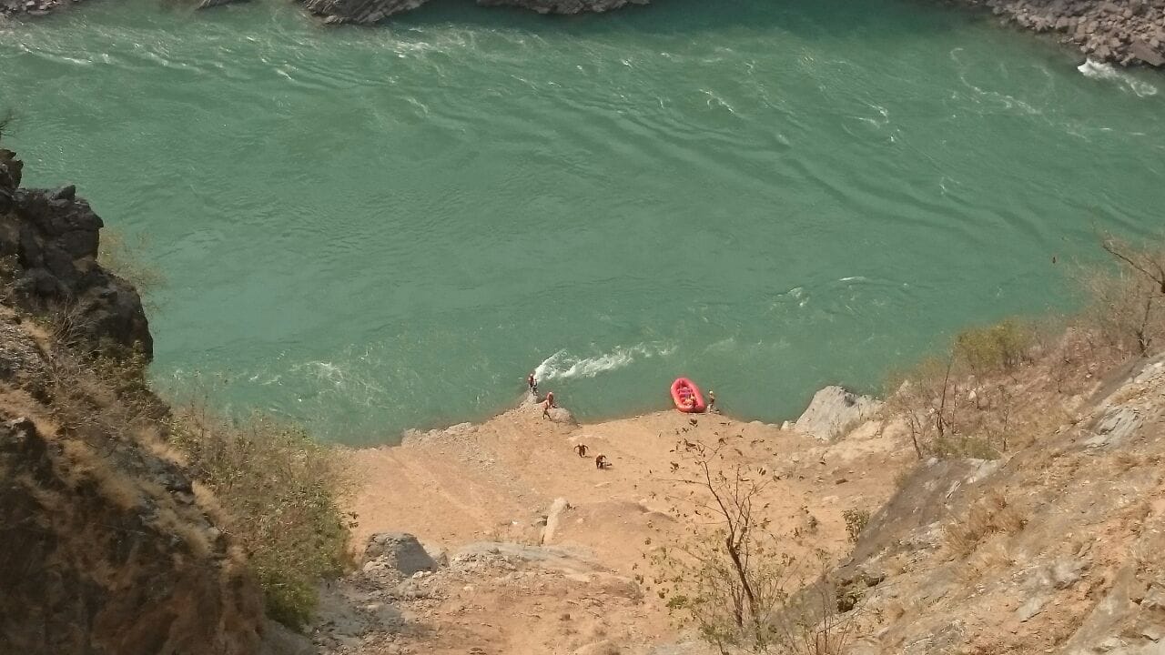  SDRF car falls into river, one death, three missing.