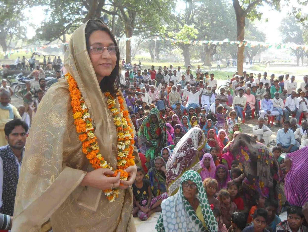  janata ka shoshan karatee hai gair kaangresee sarakaaren Public non-Congress governments exploits