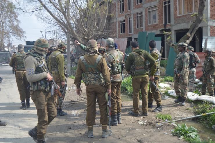  2 army personnel and 1 civilians injured in a grenade attack in anantnag