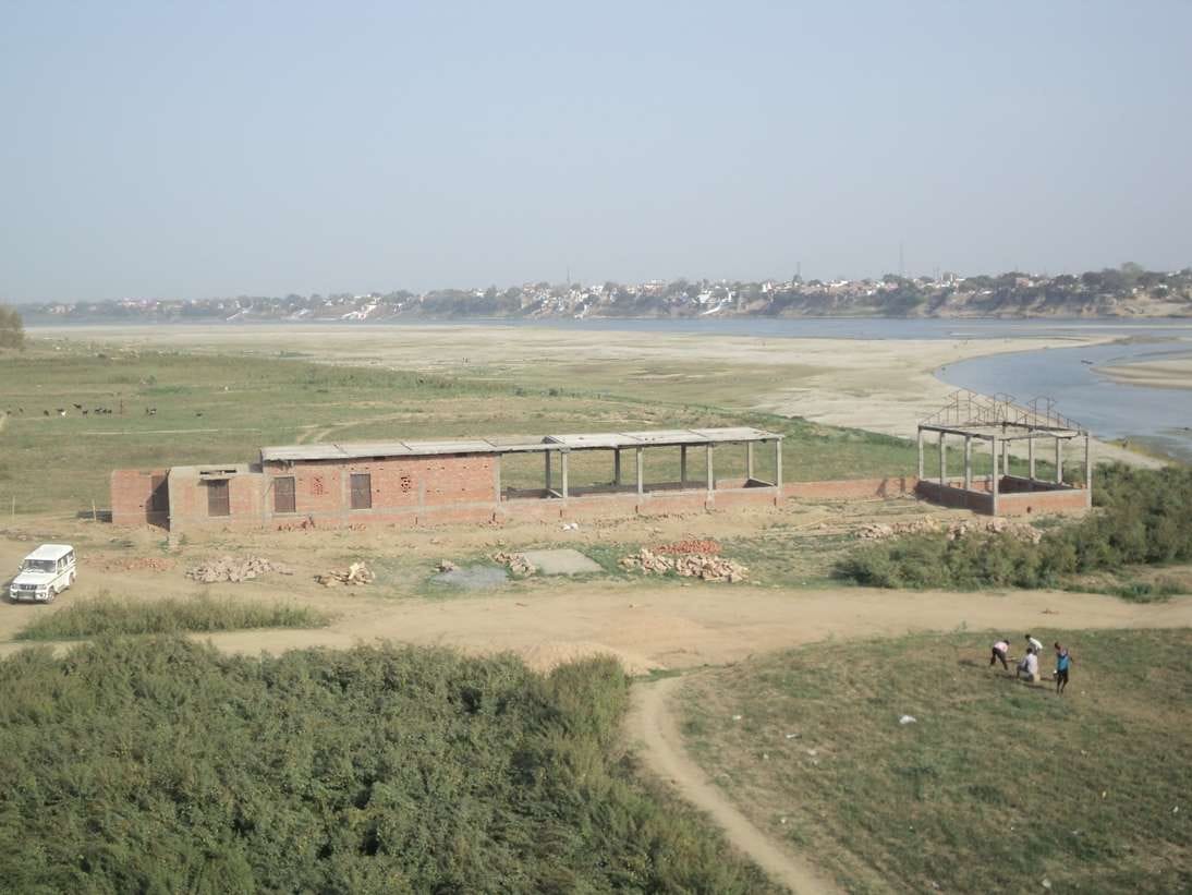 Antyeshti construction incomplete