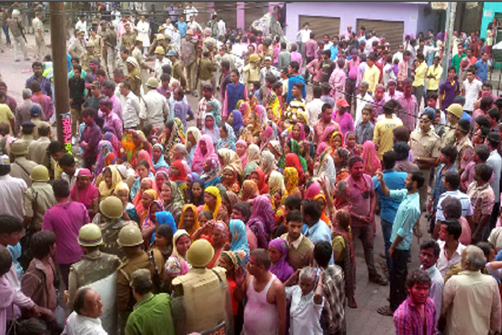 Police inspector beat youth-women for dispensing colour on vehicle