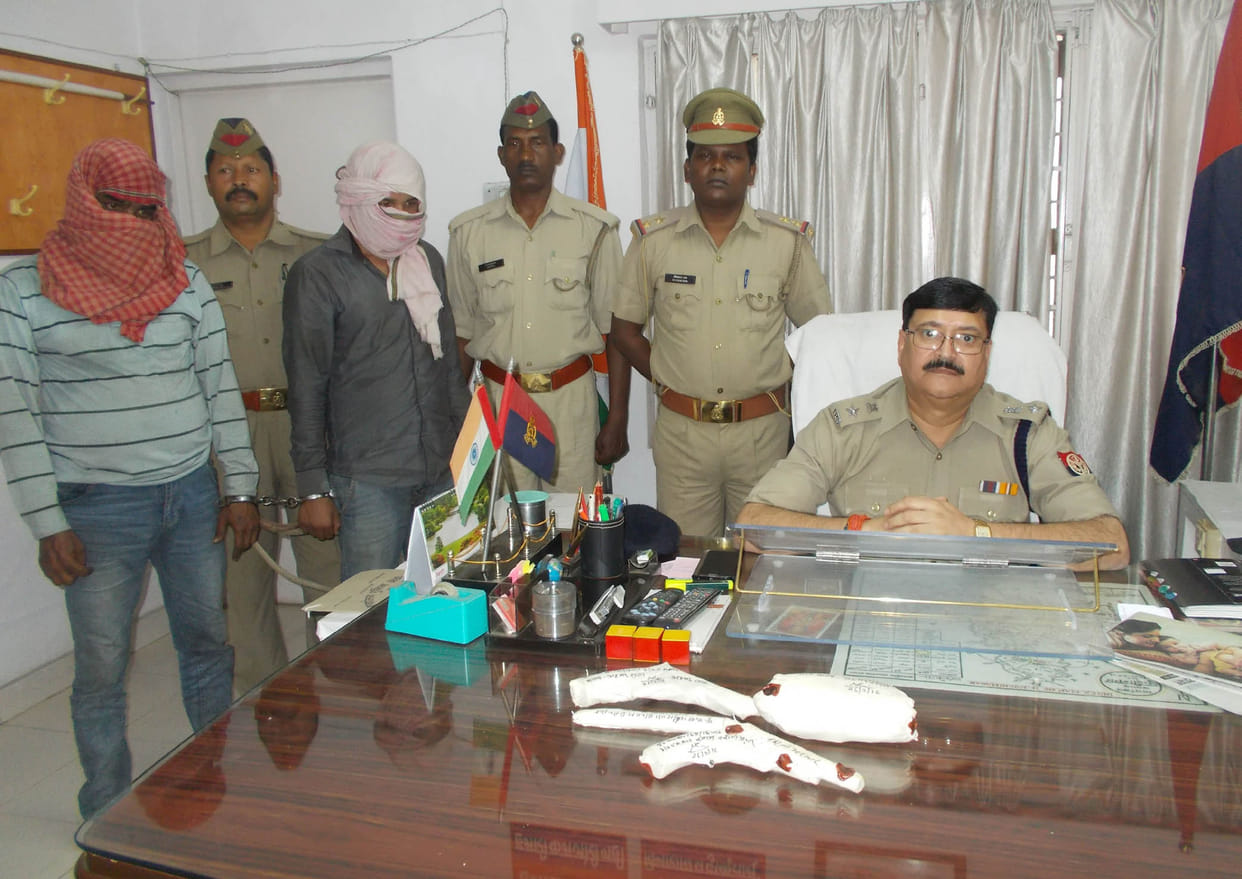 Hashish and arrested two people with weapon