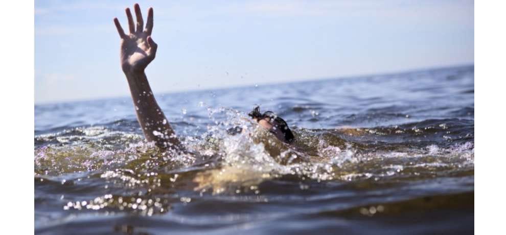 tourist swept away in ganga.