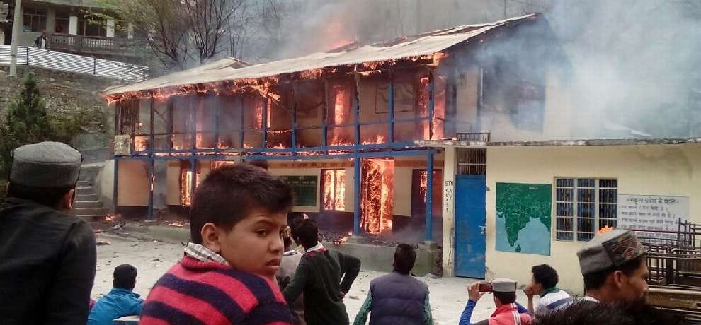 govt school building destroyed in fire mandi himachal pradesh