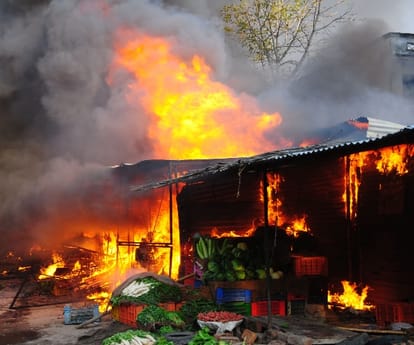 A fire broke out in a market in Lucknow.