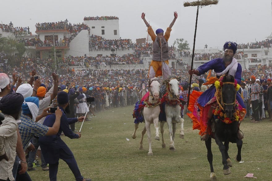 nihang sikhs shown amazing stunts in Hola Mohalla