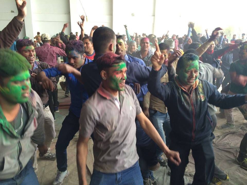BSF jawans celebrate holi in kashmir