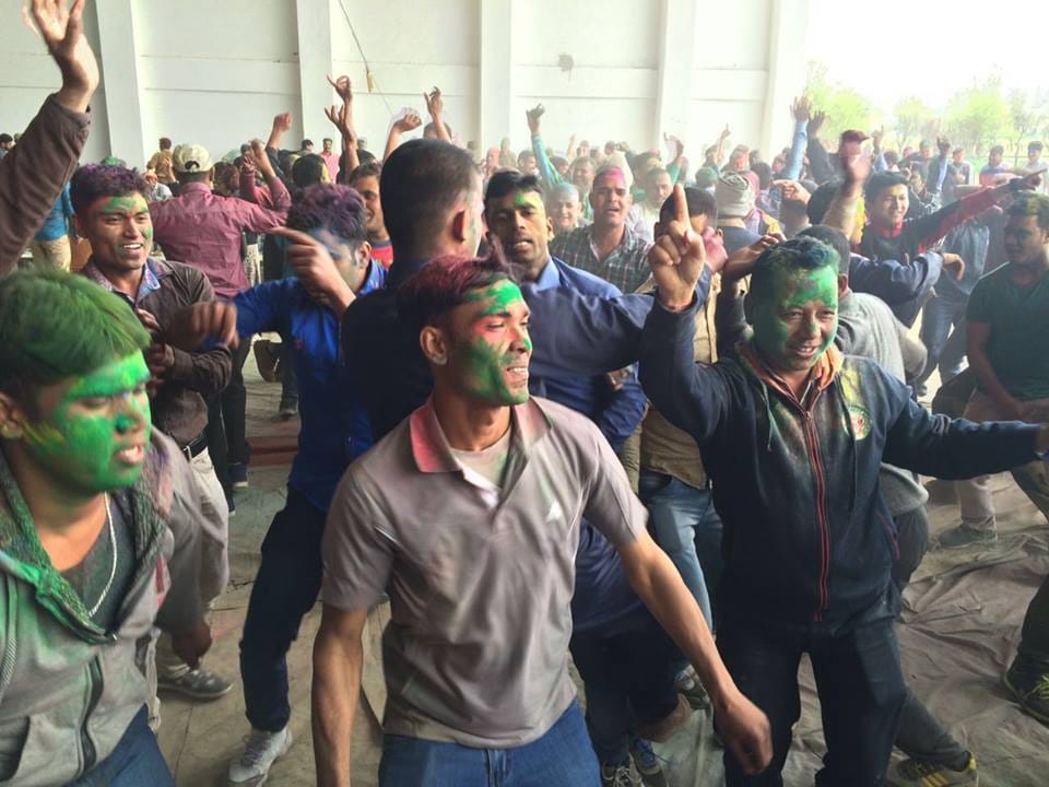 BSF jawans celebrate holi in kashmir