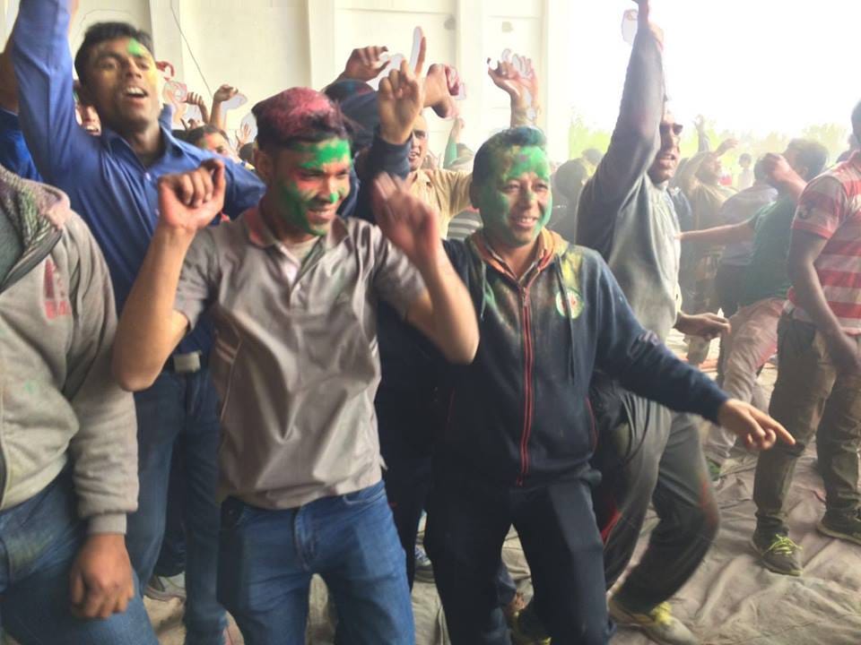 BSF jawans celebrate holi in kashmir