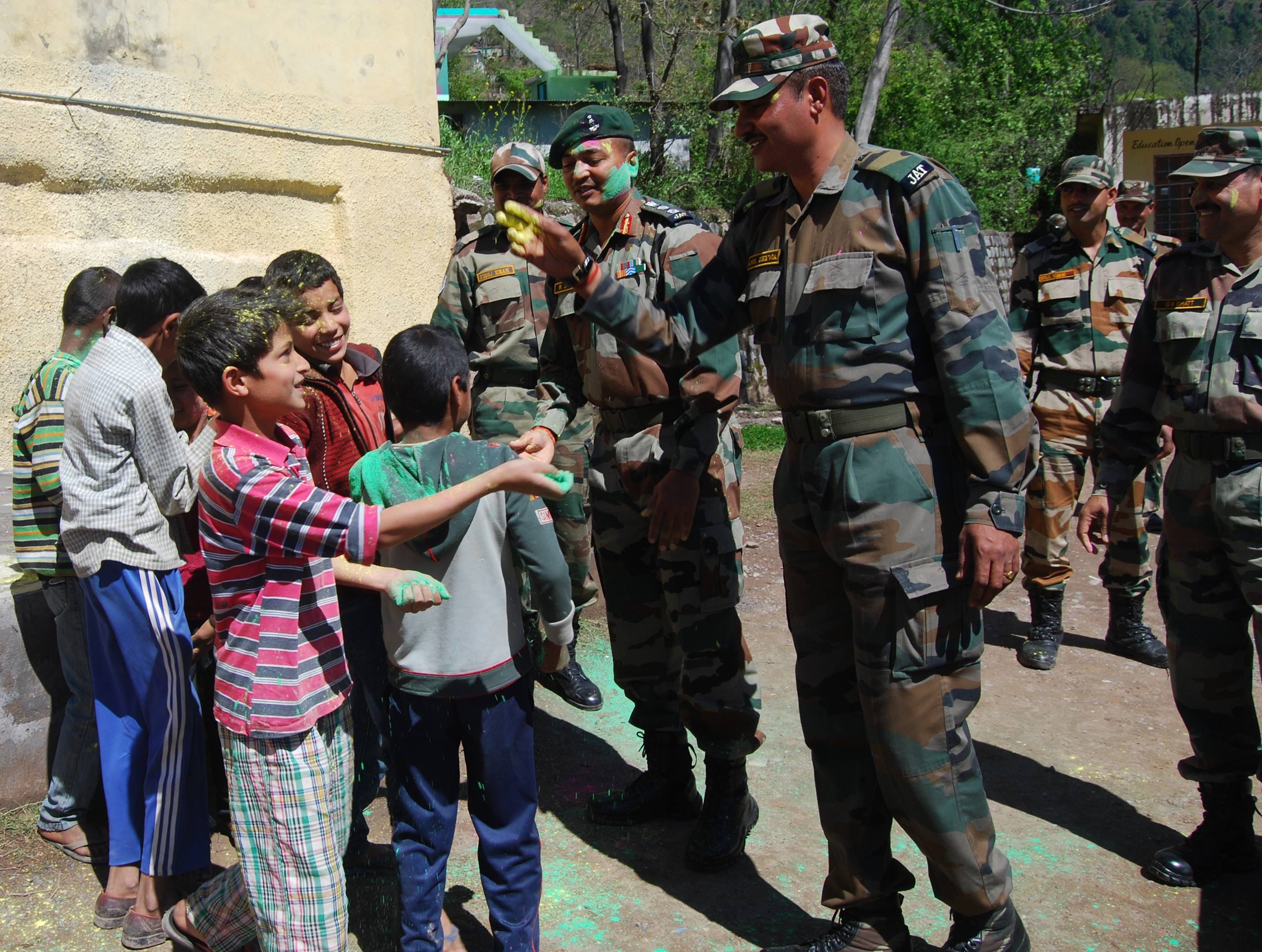 BSF jawans celebrate holi in kashmir