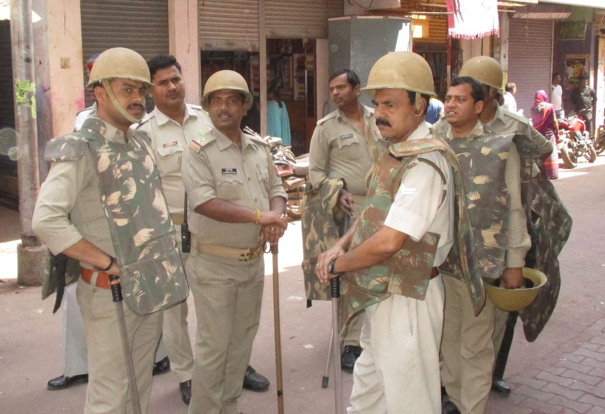 6 injured in clash