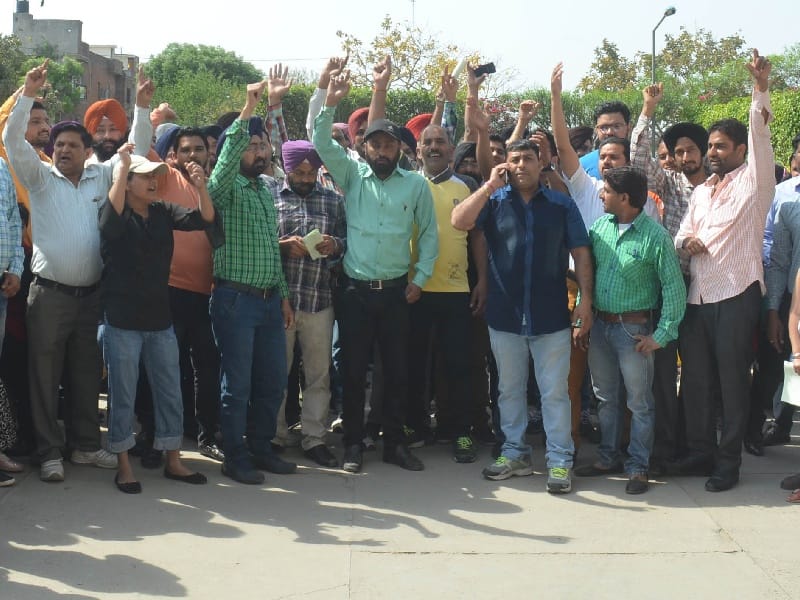 protest, parents protest in ludhiana, protest against fee hike in ludhiana