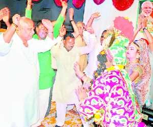 The artists performed at Mathura in Ramnagari hue