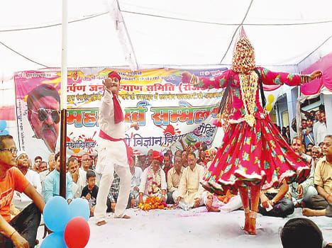 Holi Dhamaal plenty