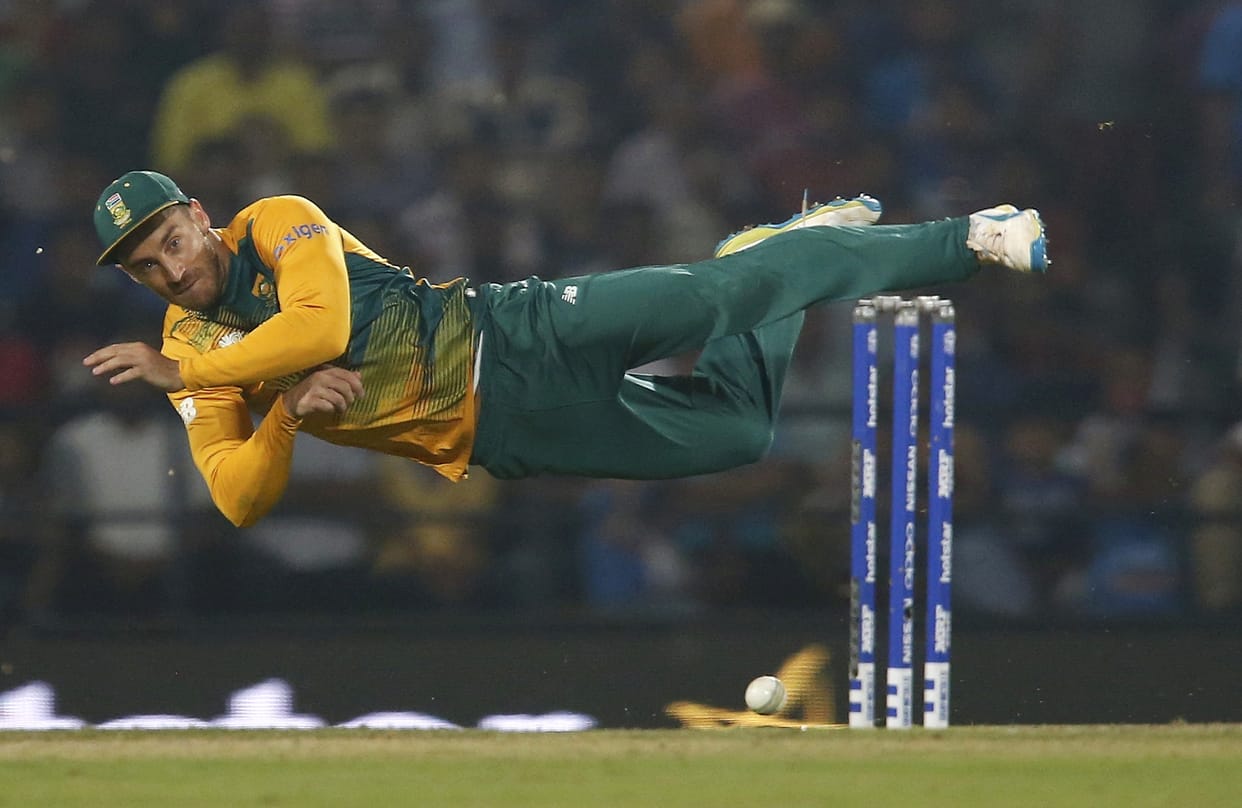 Faf du Plessis throws the ball with nice dive