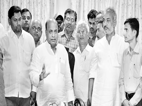 Commission officials were absent from the meeting of chairman