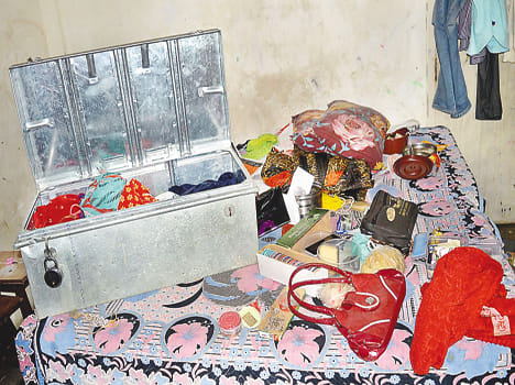 Thieves broke the locks of two houses