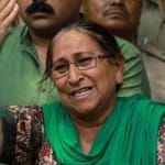 पत्रकारों से बातचीत करती दलबीर कौर
