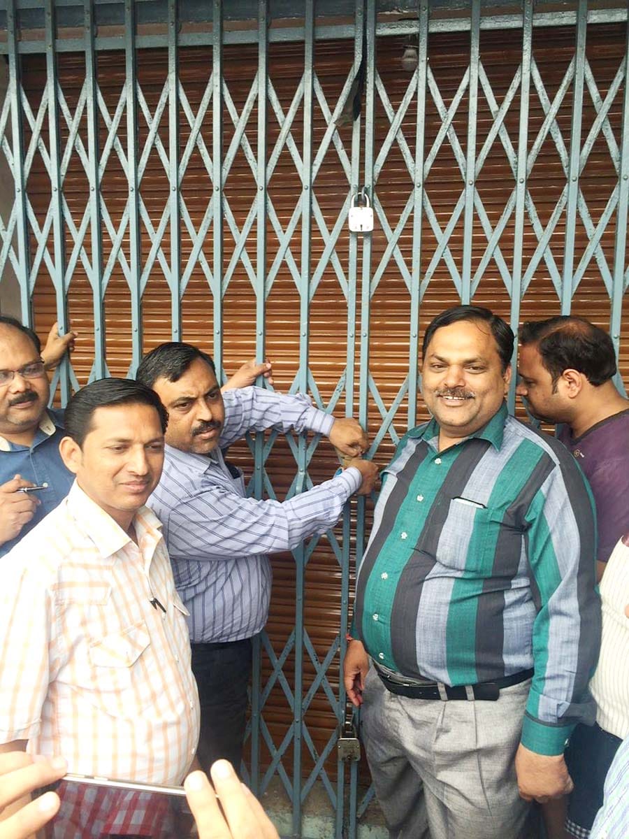 United to blockade bullion dealer