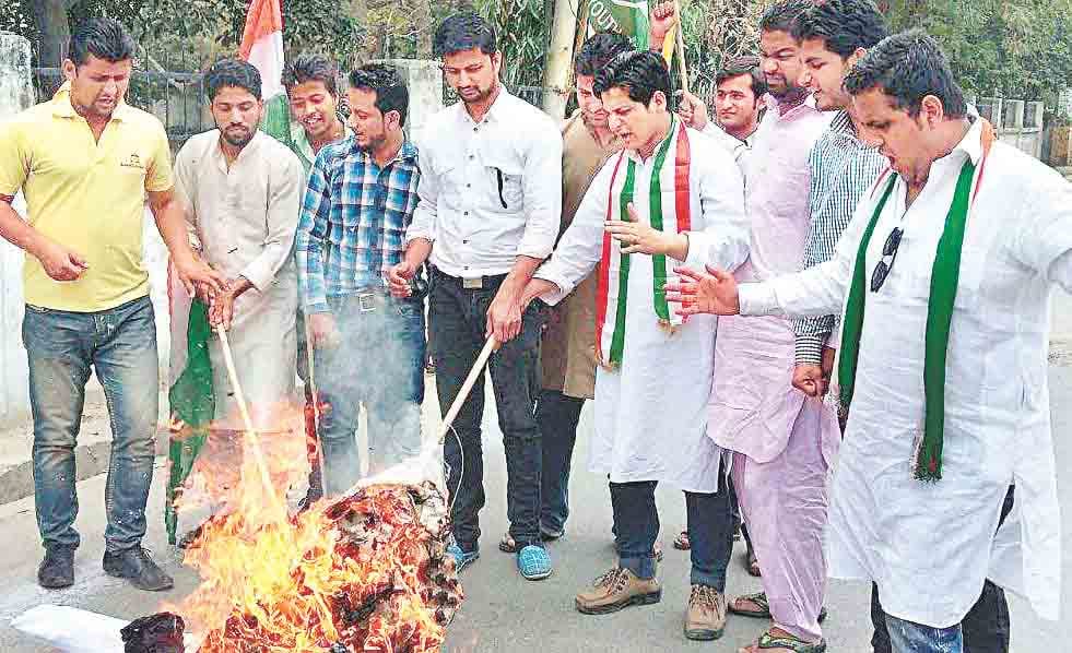congress protest against up goverment
