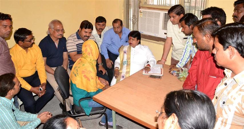 Young Woman Builder inspector at the police station and threatened conversion CASE