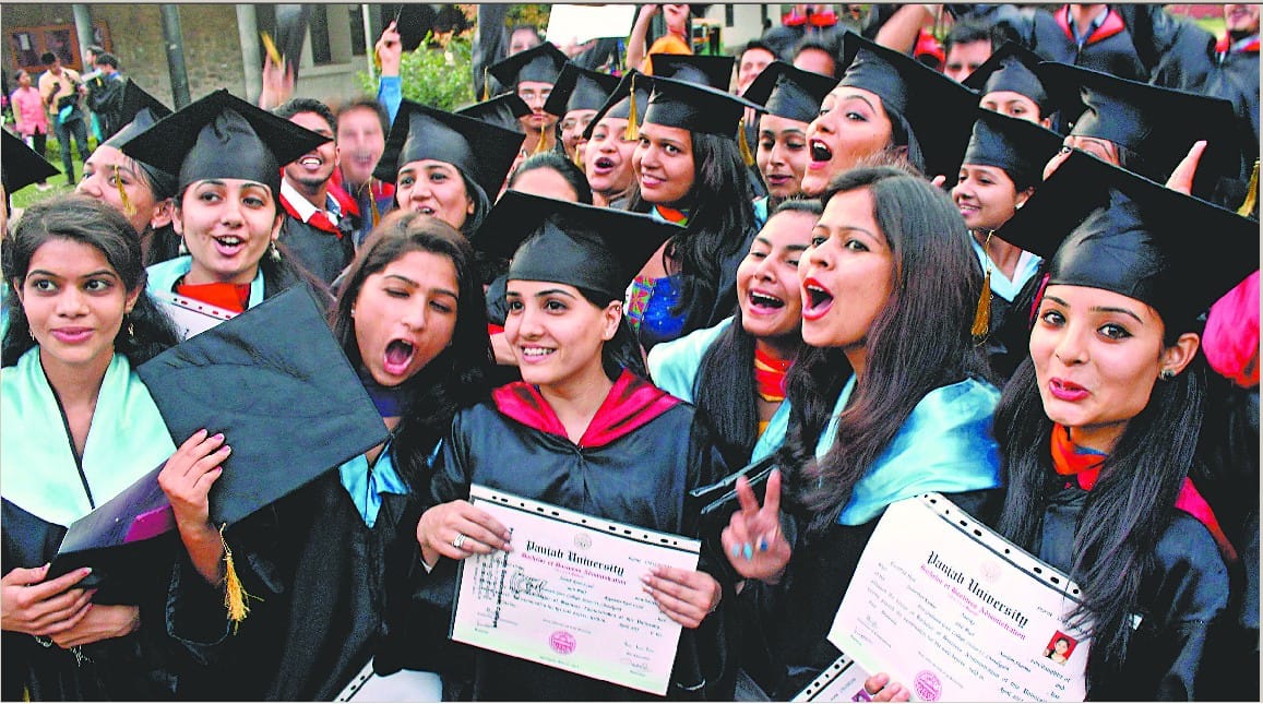 MS students received college degrees in the convocation