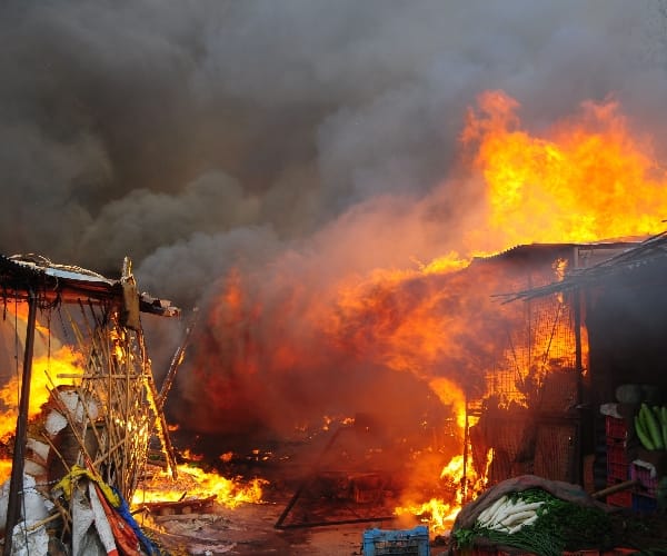 bakery caught fire in gomtinagar   lucknow