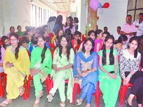 samiksha get best student award