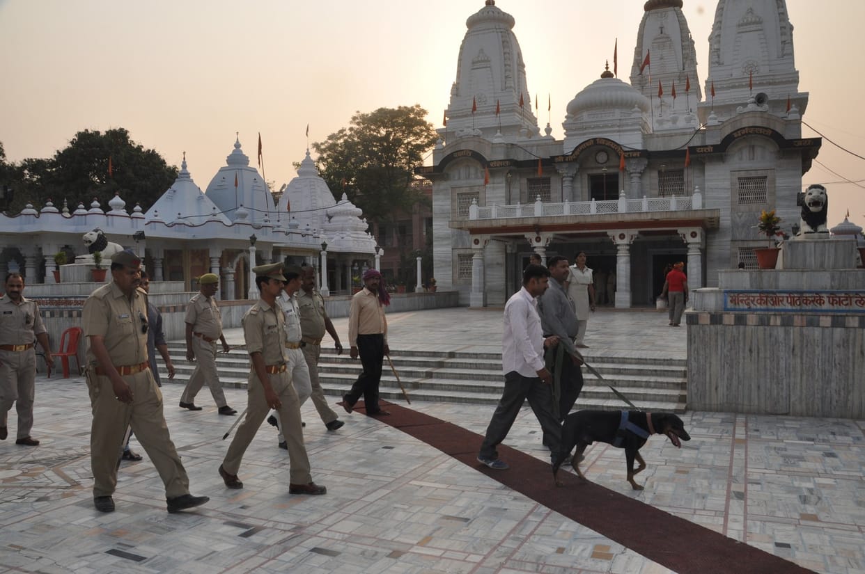 gorakhnath temple threatning to bomb 