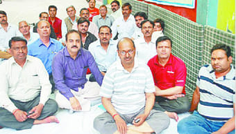 Manish Chauhan traders arrived on the protest